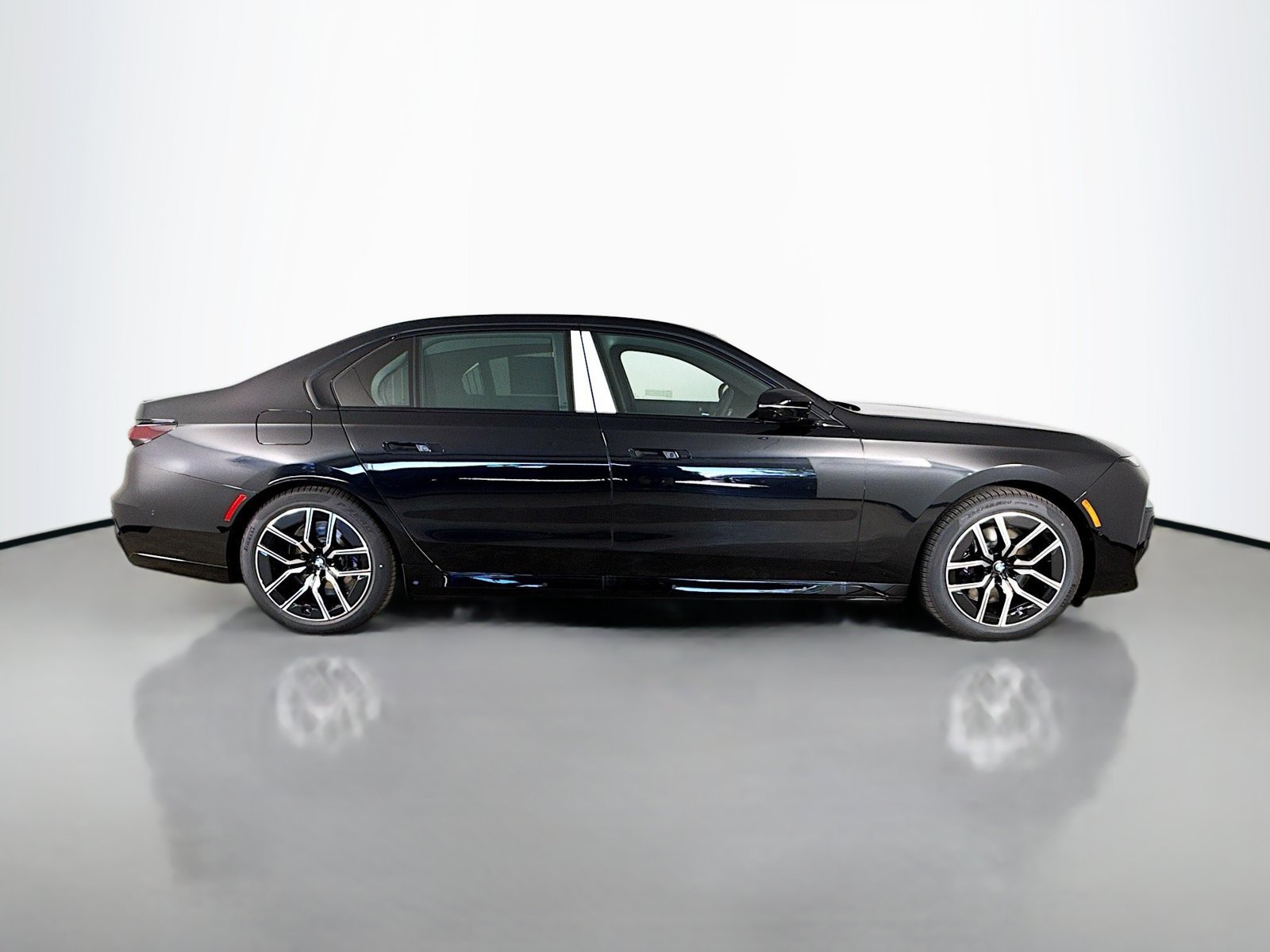 2026 BMW i7 M70 - Photo 8