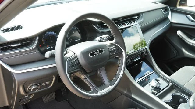 New 2026 Velvet Red Pearlcoat Jeep Laredo image 17