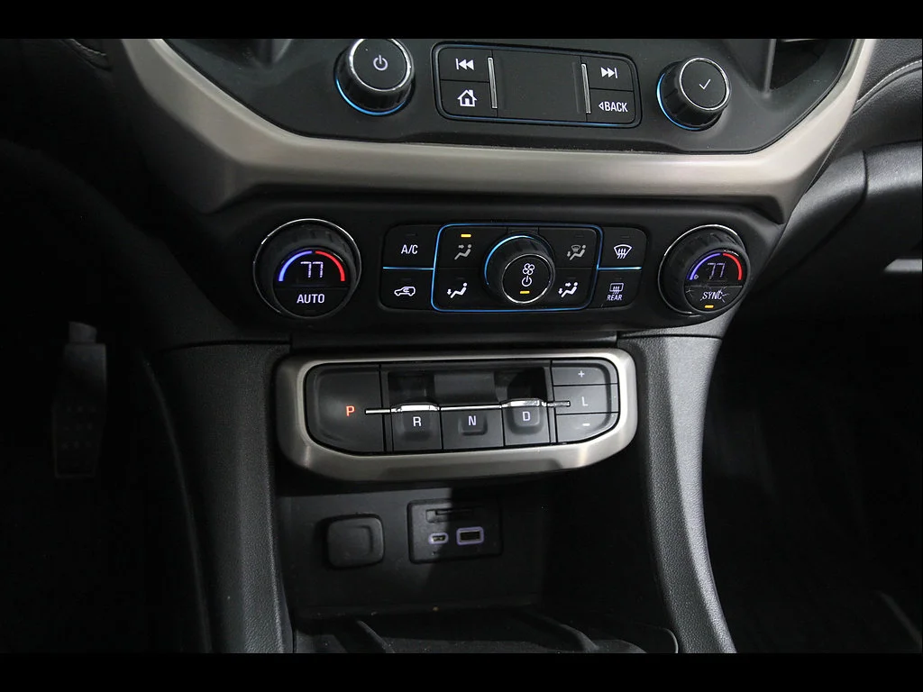 2022 GMC Acadia Denali - Photo 16