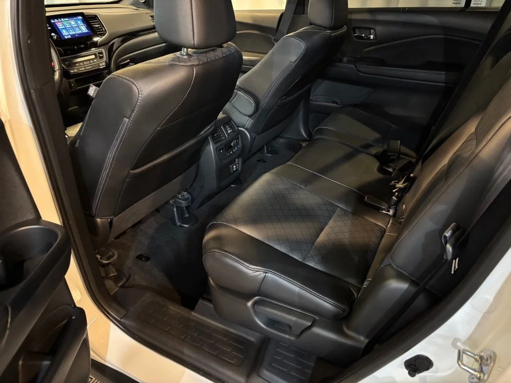 Used 2019 White Diamond Pearl Honda Touring image 7