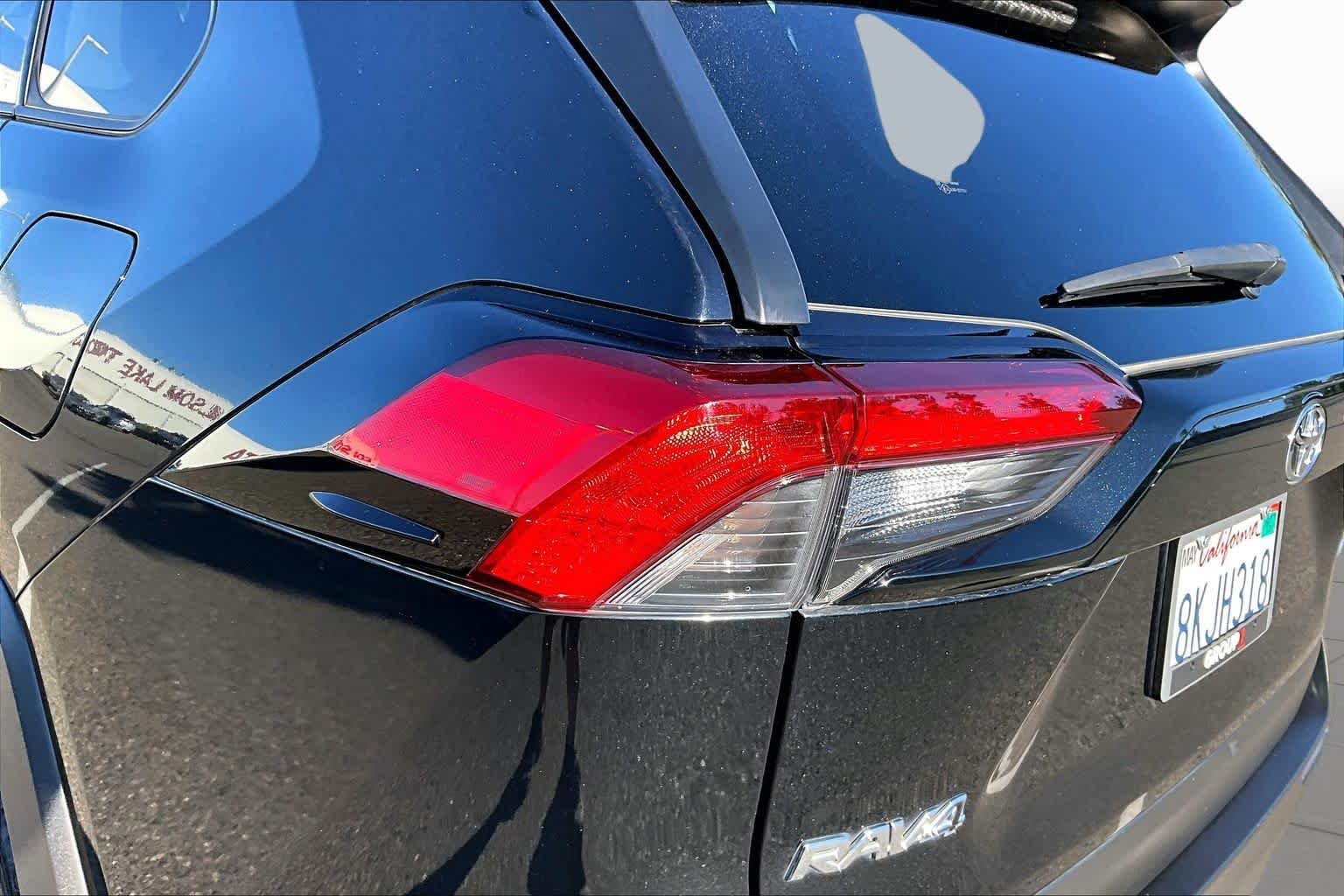 Used 2019 Midnight Black Metallic Toyota LE image 28