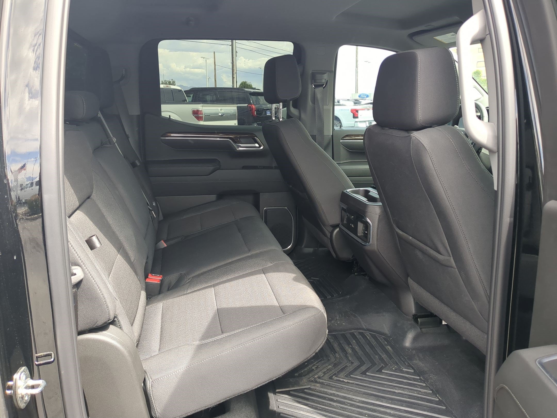 Used 2024 Onyx Black GMC Elevation image 31