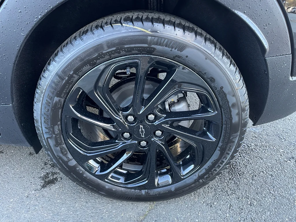 2027 Chevrolet Bolt RS - Photo 13