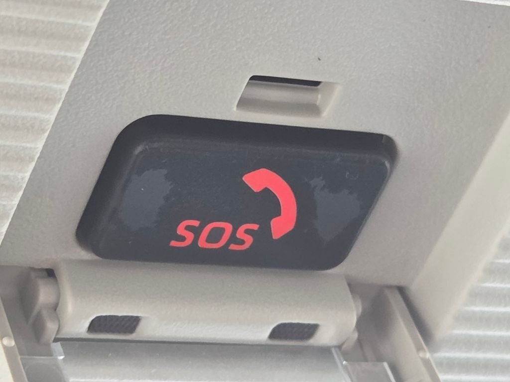Used 2020 White Toyota XLE image 34