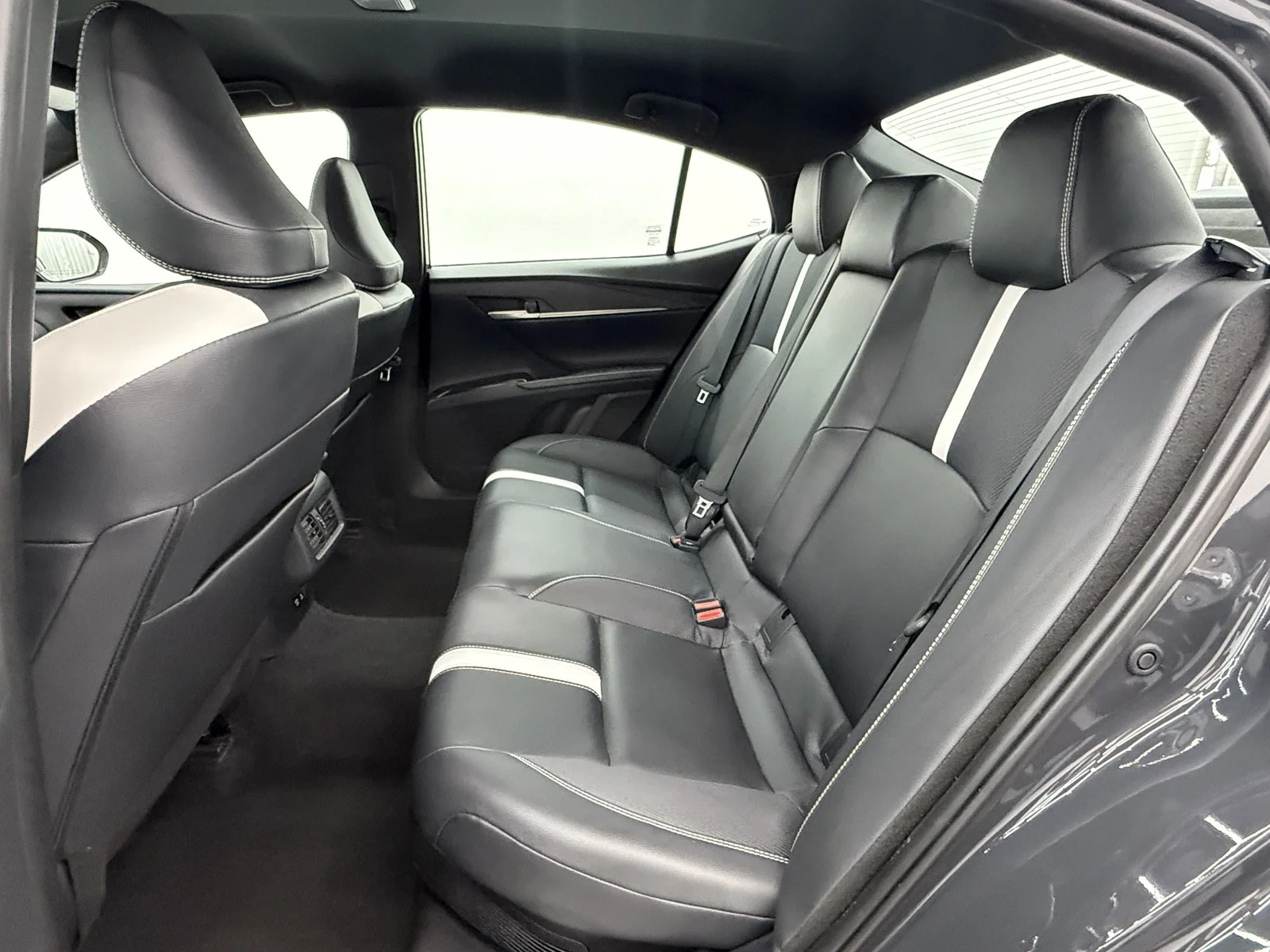 Used 2025 Underground Toyota SE image 29