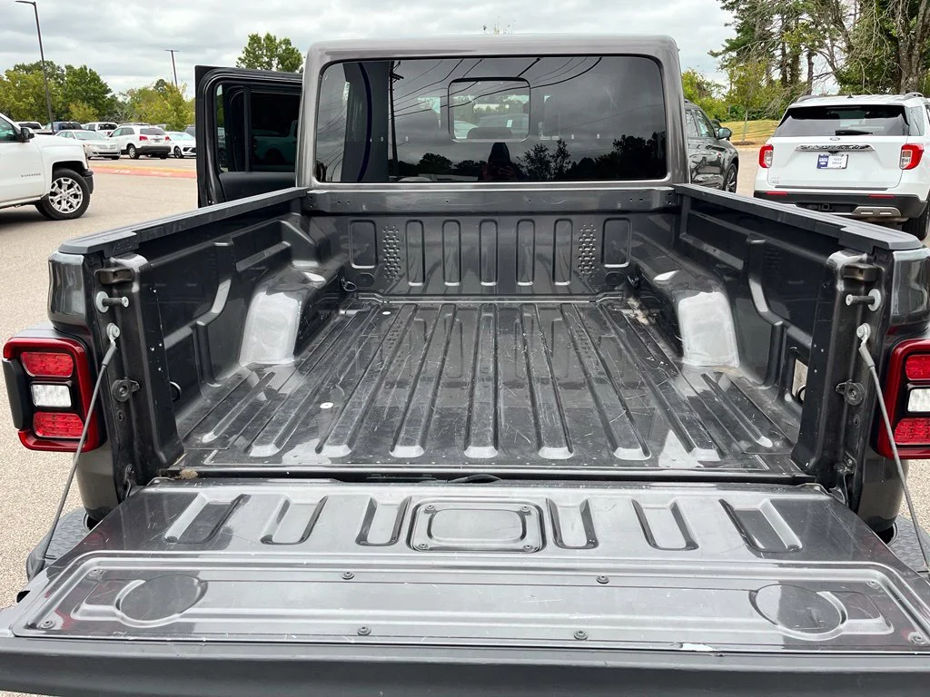 Used 2020 Gray Jeep Overland image 31