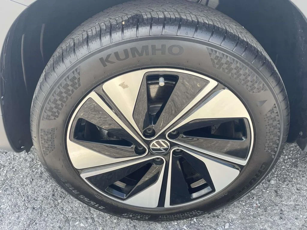 2025 Volkswagen Taos SE - Photo 7