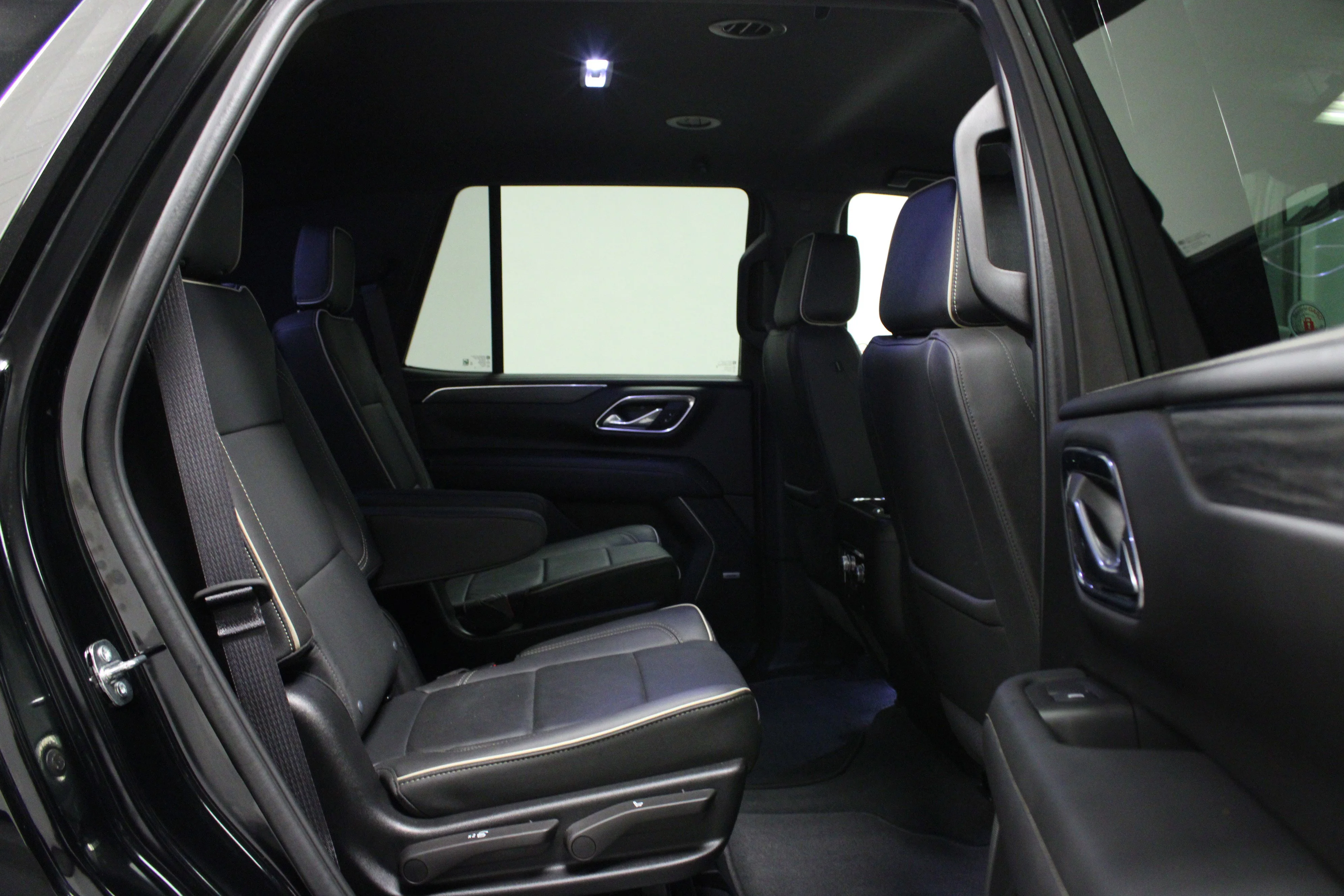 Used 2024 Onyx Black GMC SLT image 16