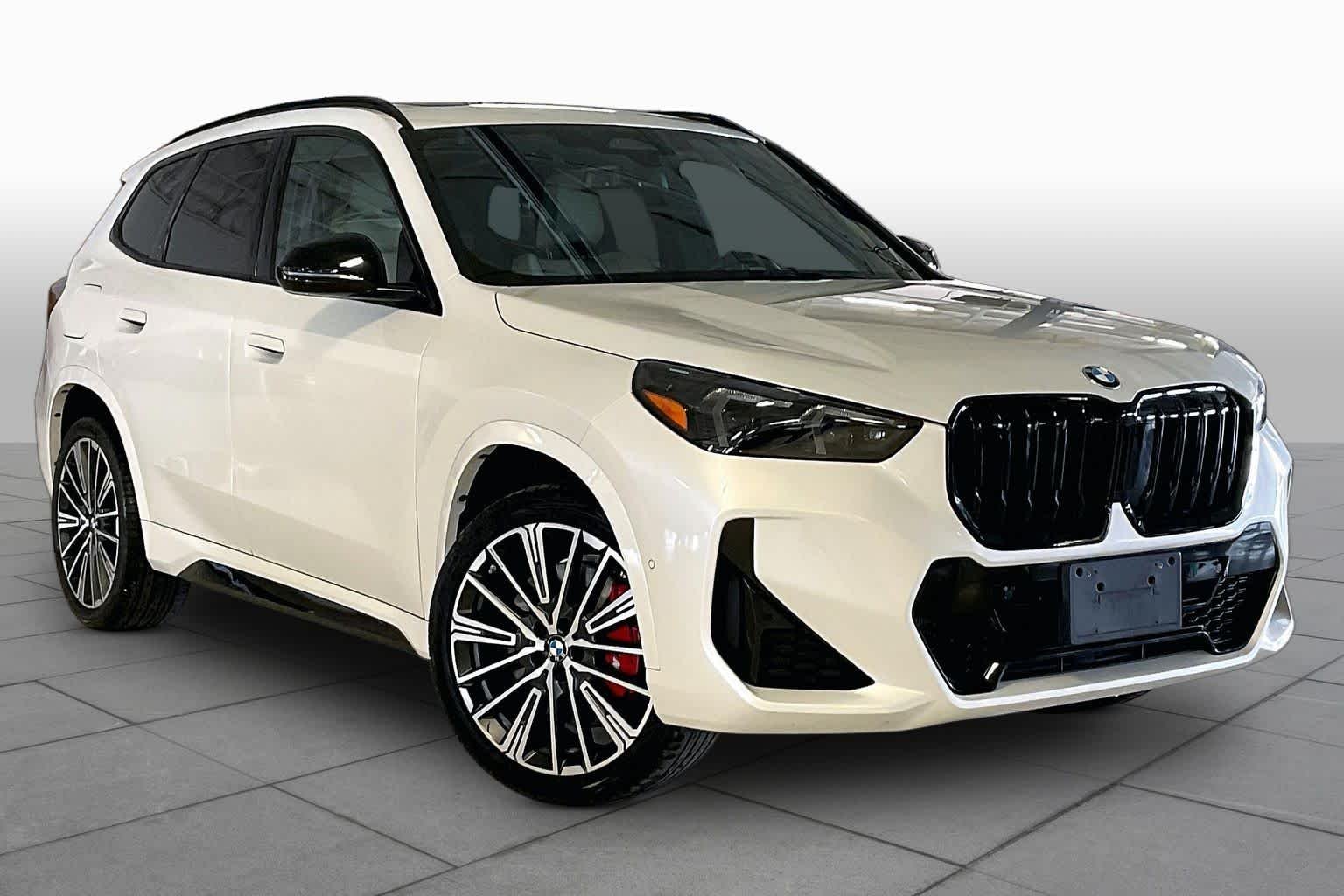 Certified Used 2025 Mineral White Metallic BMW xDrive28i image 2