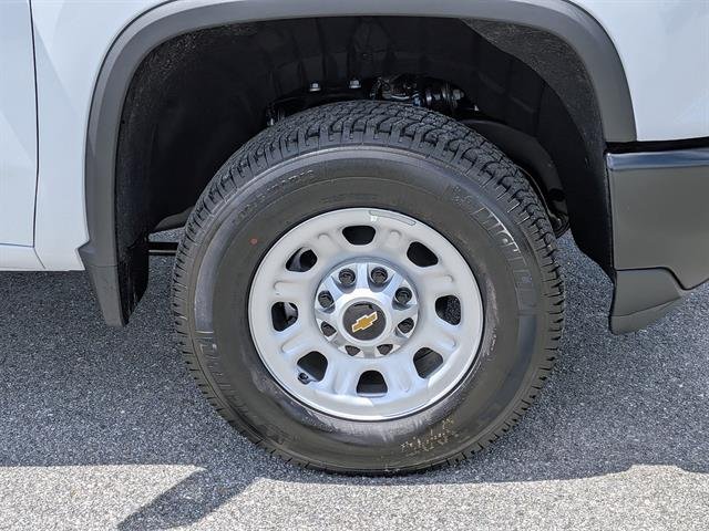 New 2026 Summit White Chevrolet WT image 10