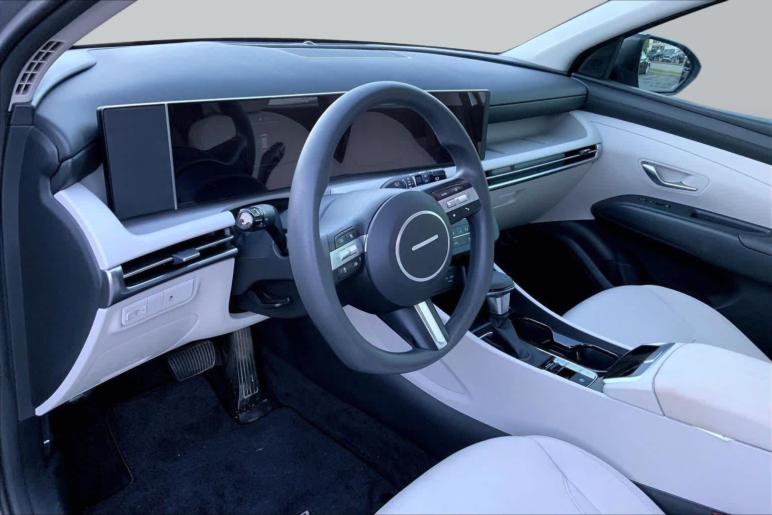 Used 2025 Shimmering Silver Hyundai SE image 15