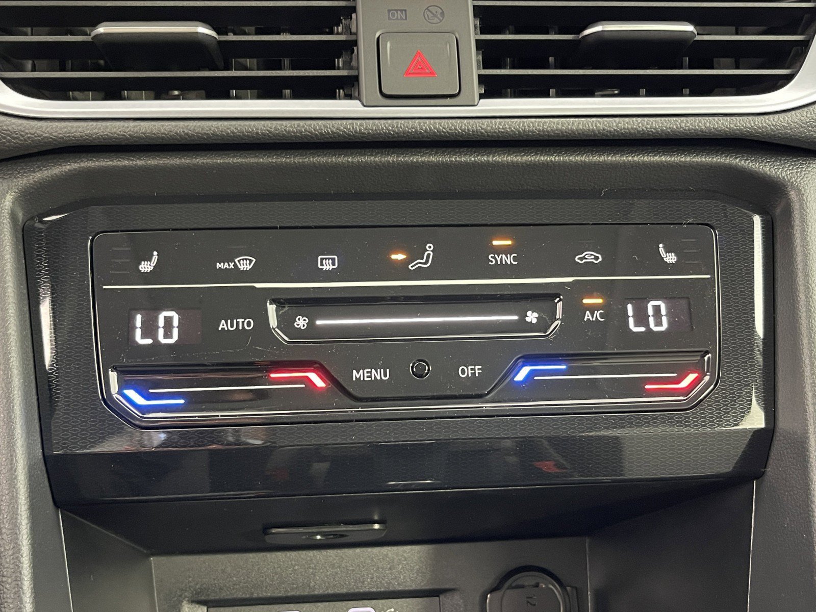 2025 Volkswagen Taos SE - Photo 28