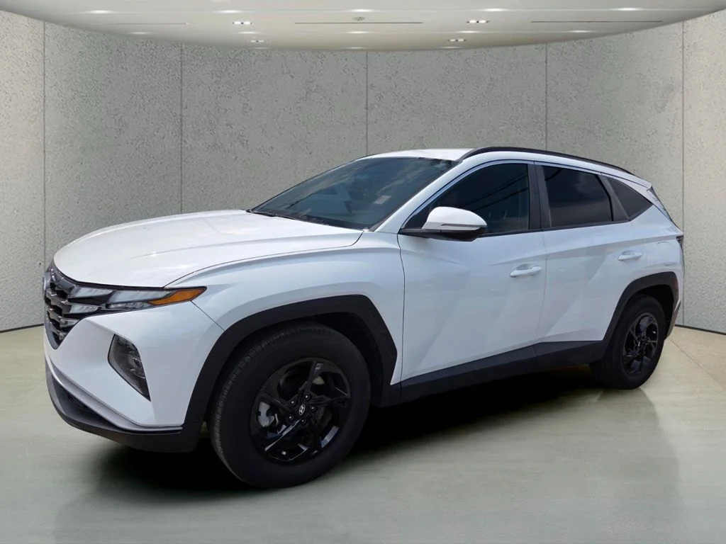 Used 2023 White Hyundai SEL image 9
