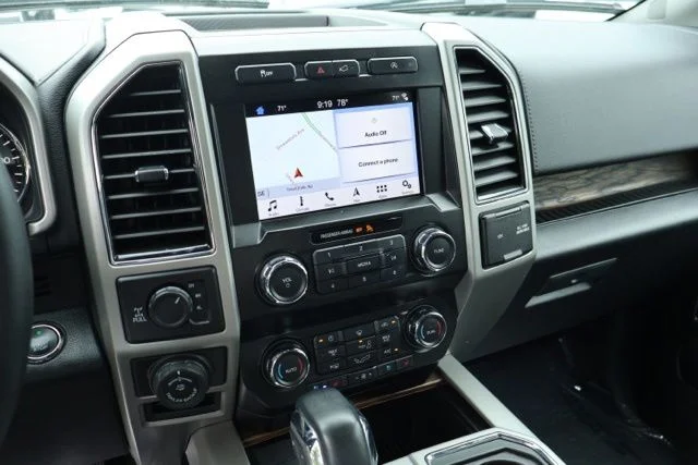 Used 2019 Black Metallic Ford Lariat image 21
