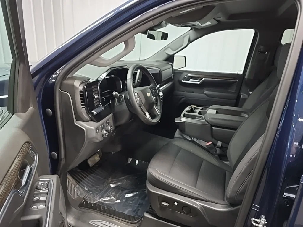 Used 2023 Blue Chevrolet LT image 28