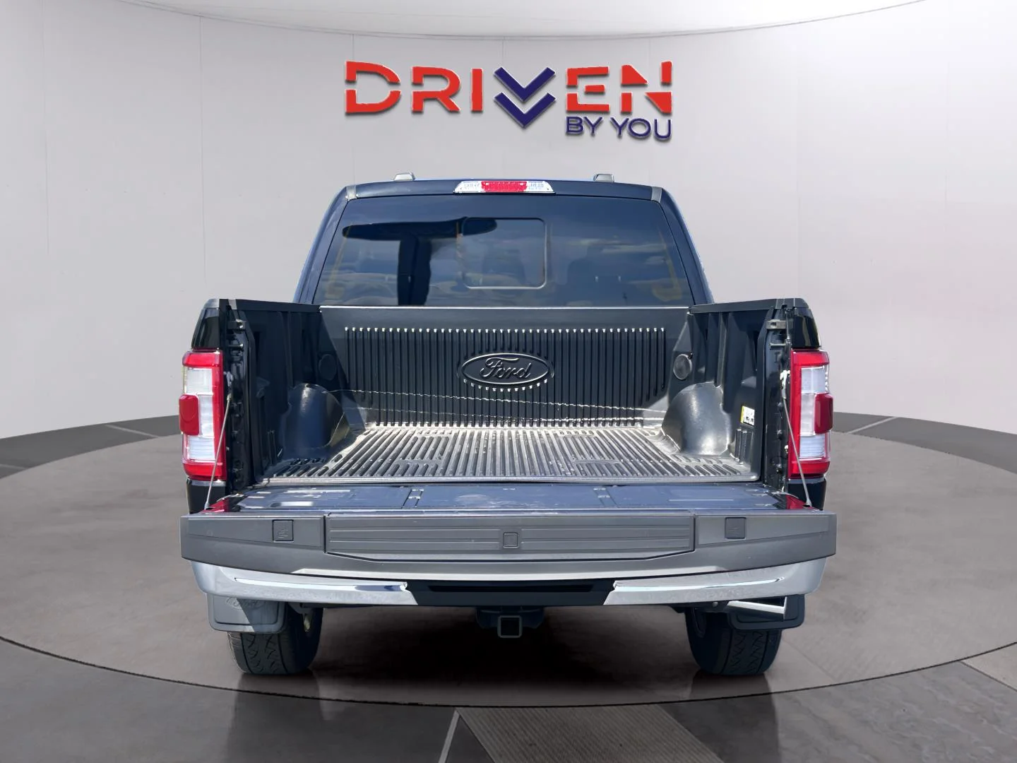 Used 2022 Agate Black/Stone Gray Ford LARIAT image 5