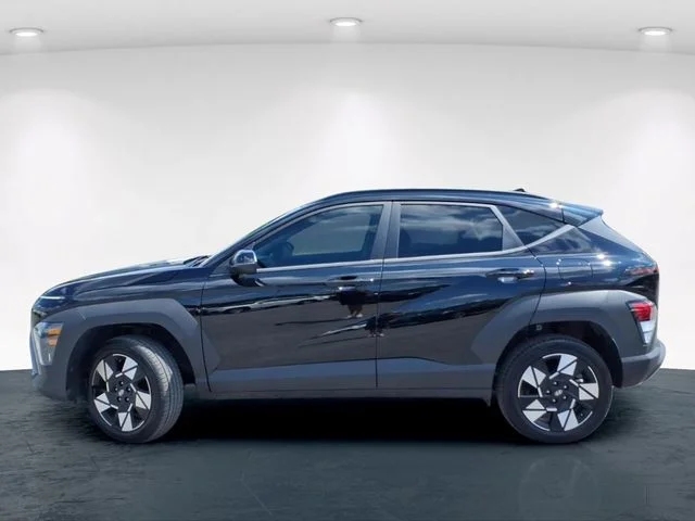 Used 2025 Black Hyundai SEL image 13
