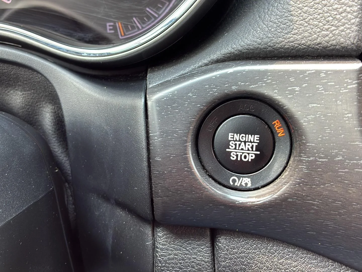 Used 2018 Granite Crystal Metallic Clearcoat Jeep Altitude image 25