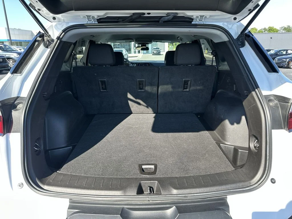 Used 2022 White Chevrolet LT image 28