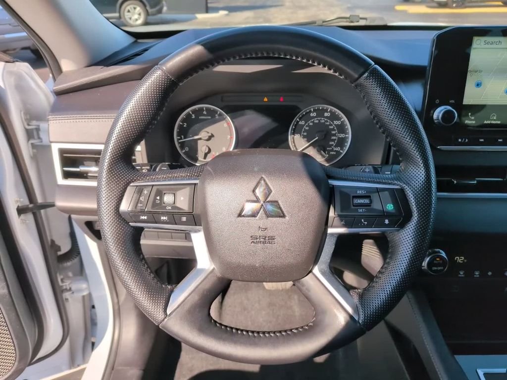 Used 2023 White Mitsubishi SE image 20