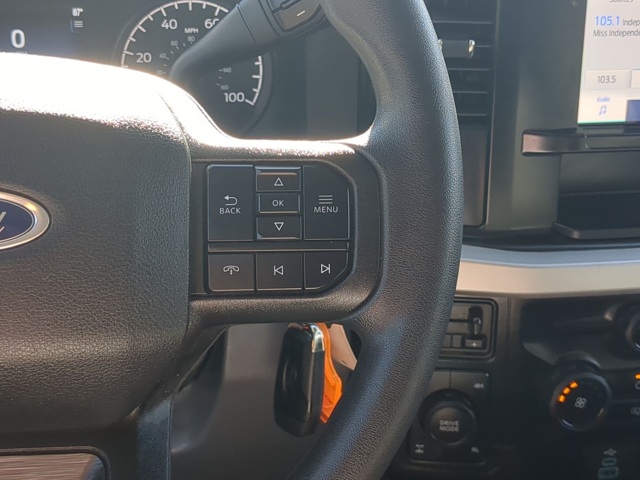 Used 2025 Oxford White Ford XLT image 19