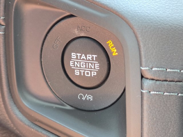 New 2026 Bright White Clear-Coat Exterior Paint Jeep Sahara image 16