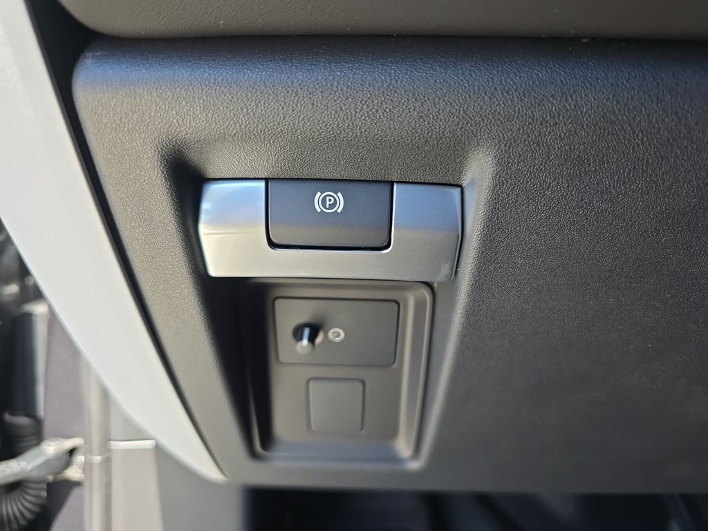 New 2026 Carpathian Grey LAND ROVER X-Dynamic SE image 26