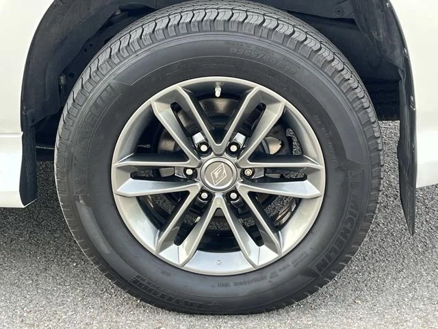 Used 2022 White Lexus 460 image 12