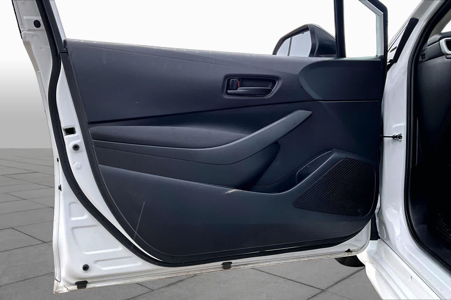 Used 2025 Ice Cap Toyota LE image 22