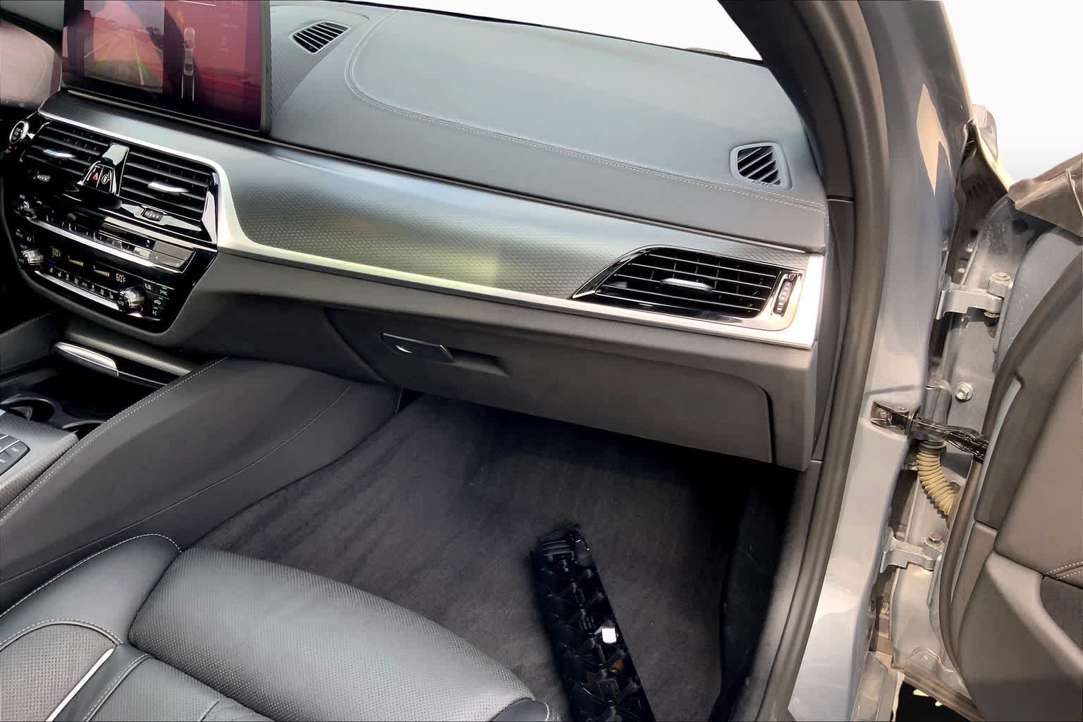 Used 2023 Skyscraper Gray Metallic BMW 530i image 18