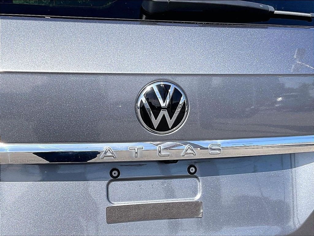 Used 2023 Gray Volkswagen 3.6L V6 SE w/Technology image 30