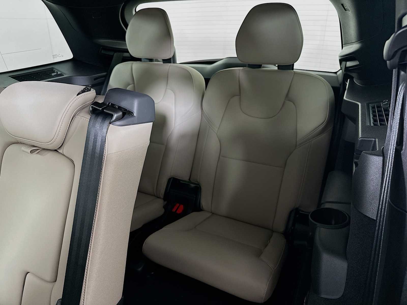 New 2026 Vapour Grey Volvo Plus image 25
