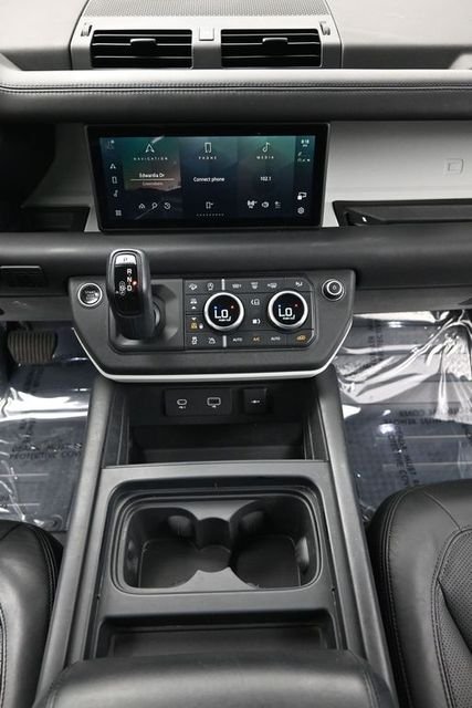 Used 2020  Land Rover SE image 16