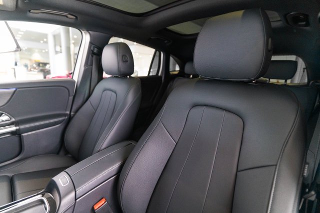 New 2026 Polar White Mercedes-Benz GLA 250 image 41