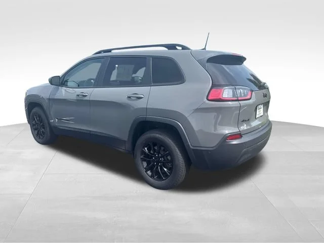 Used 2023 Gray Jeep Altitude Lux 4x4 image 3