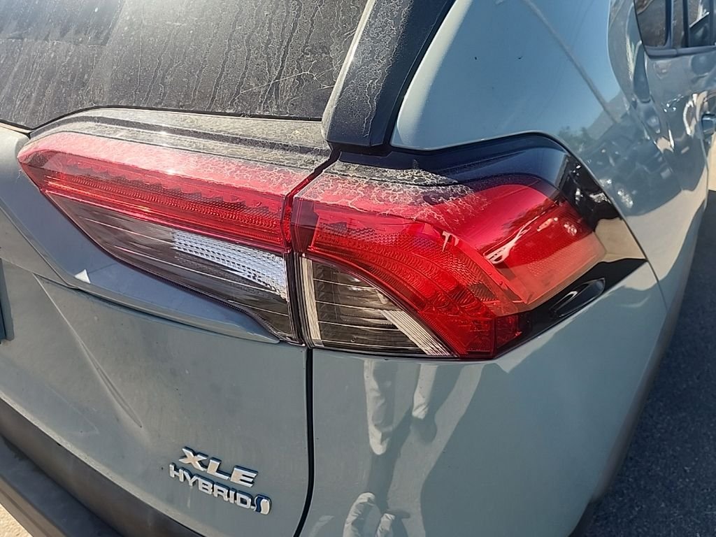 Used 2021  Toyota XLE image 14