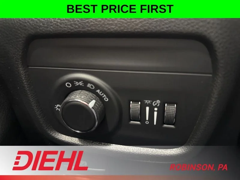 New 2026 Silver Zynith Exterior Paint Jeep Altitude image 23