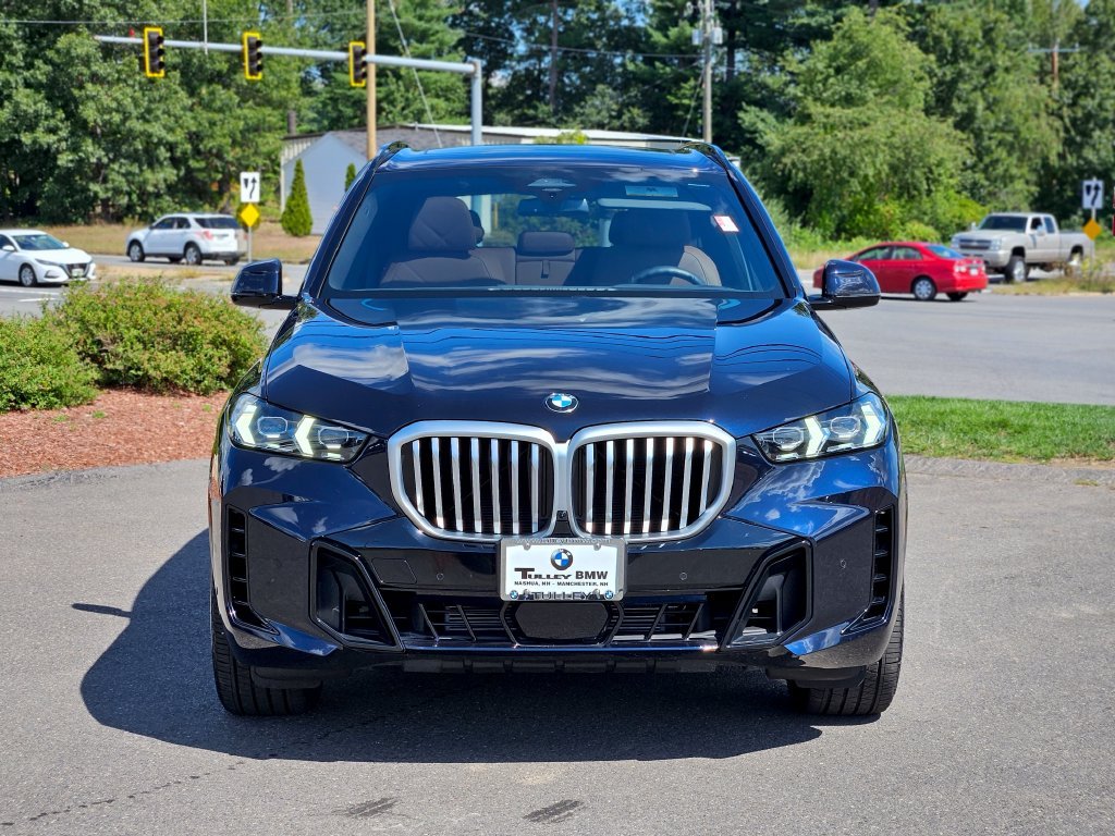 Used 2026 Carbon Black Metallic BMW xDrive40i image 2