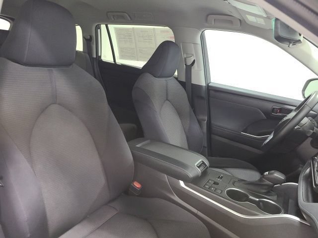Used 2023 Wind Chill Pearl Toyota LE image 8