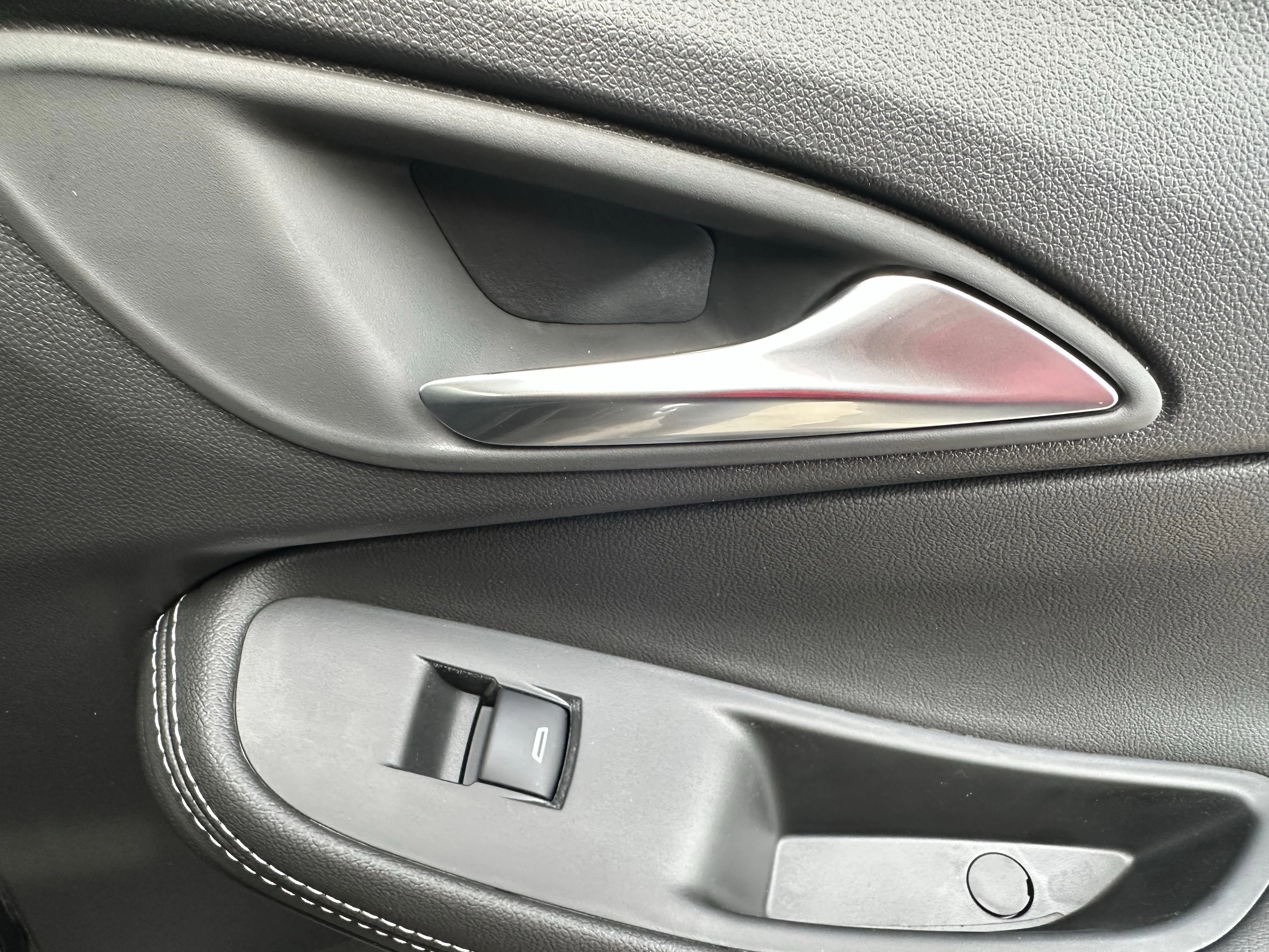 New 2026 Ebony Twilight Metallic Buick Avenir image 21