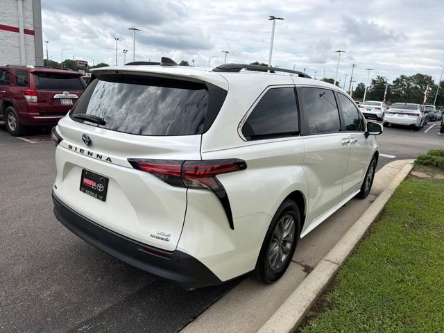Used 2021 White Toyota XLE image 9