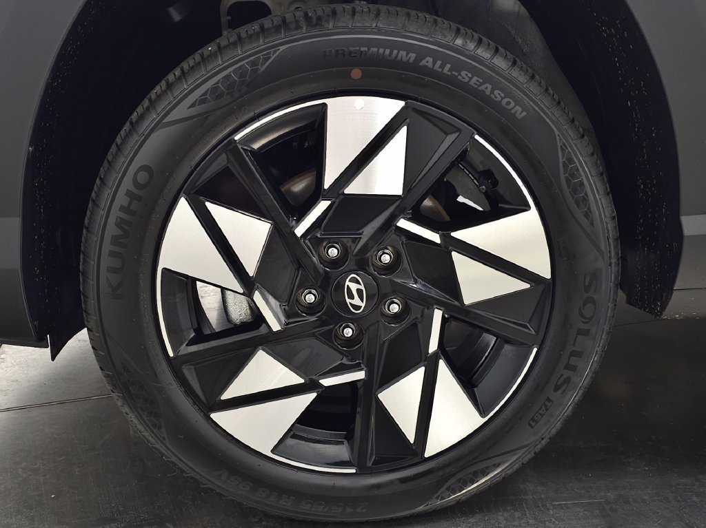 Certified Used 2025 Atlas White Hyundai SEL image 12