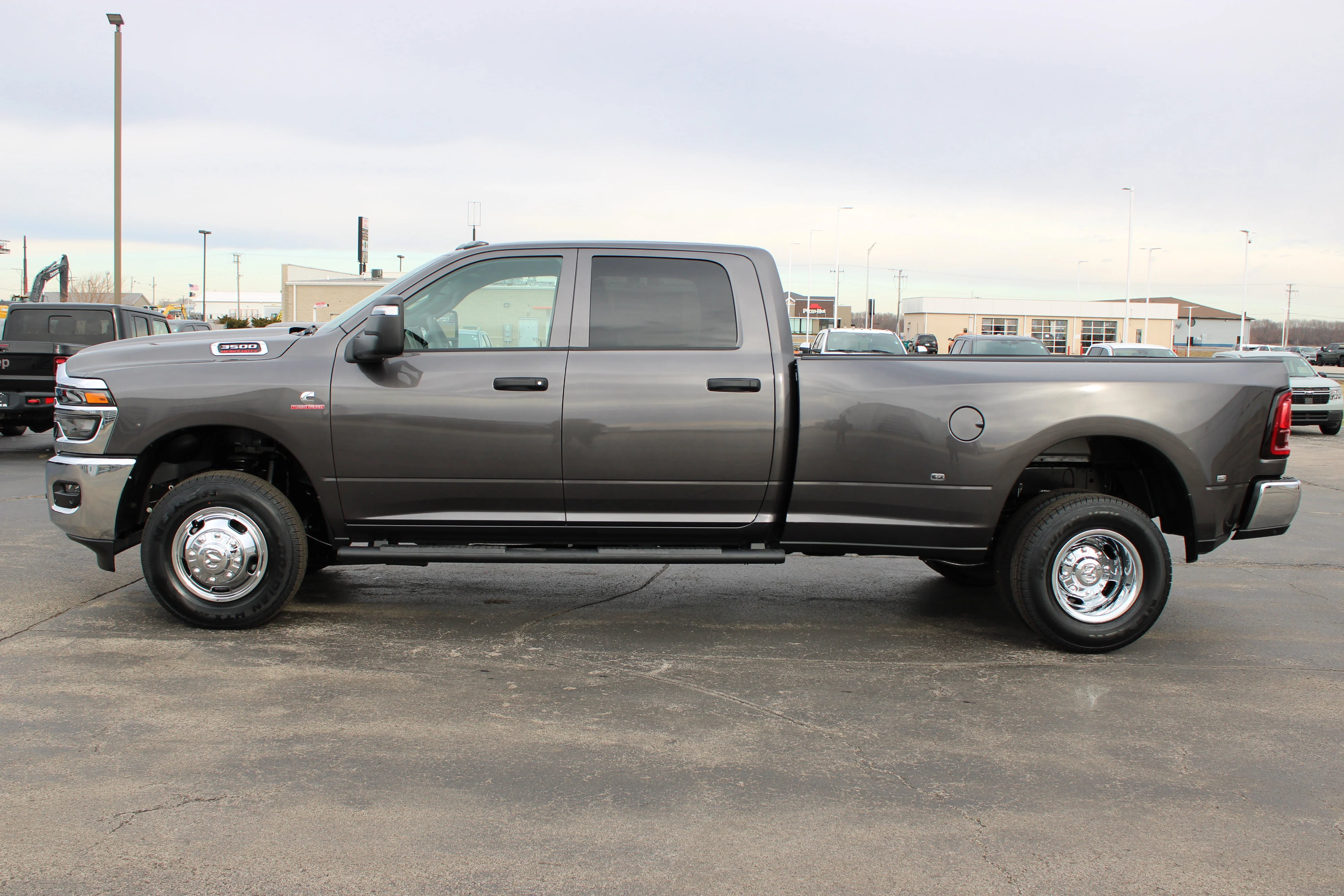 New 2026 Granite Crystal Metallic Clear-Coat Exterior Paint RAM Tradesman image 5