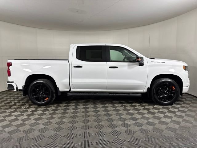 Used 2025 Summit White Chevrolet RST image 2