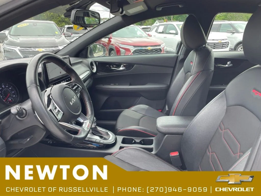 Used 2024 White Kia GT image 4