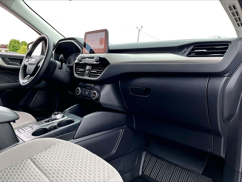 Used 2022 White Ford SE image 14