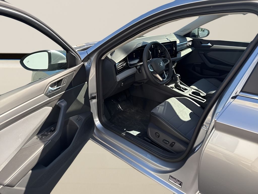 2025 Volkswagen Jetta SE - Photo 18