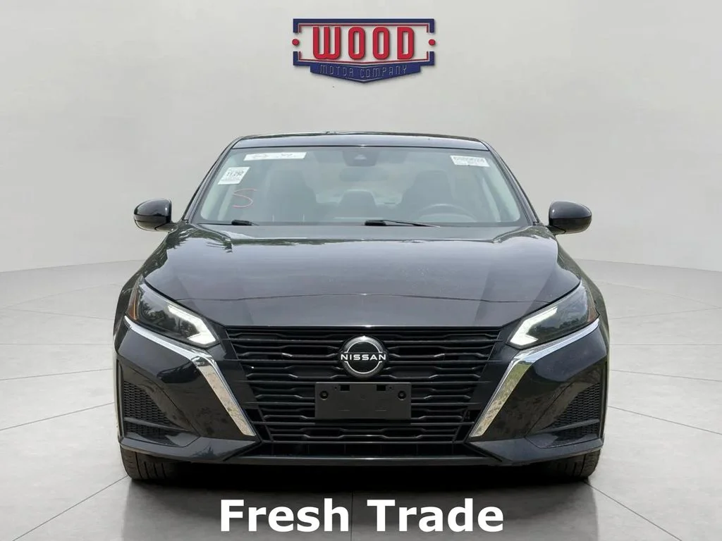 Used 2023 Super Black Clearcoat Nissan 2.5 SV image 6
