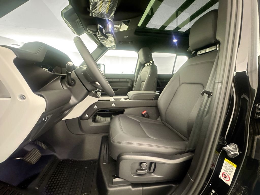 New 2026 Santorini Black Land Rover S image 19
