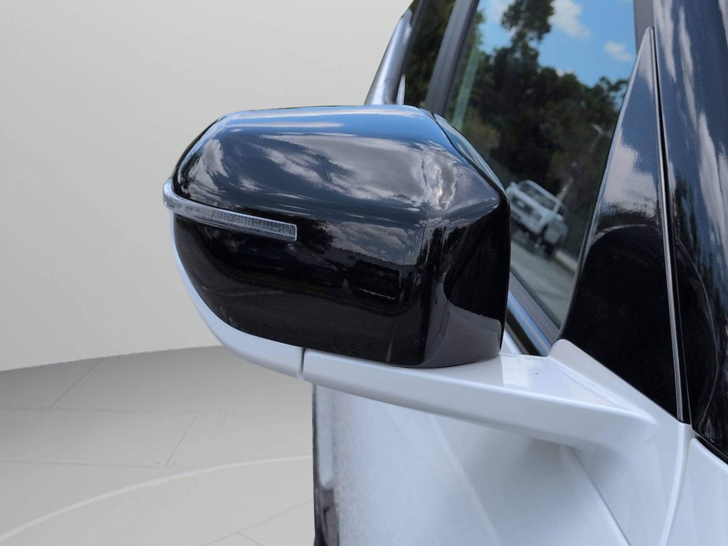 New 2027 Snow White Pearl / Black Roof Kia X-Line S image 14